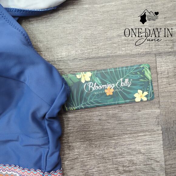 Blooming Jelly V Front Cinched Side One Piece Swimsuit Size L - Picture 4 of 7